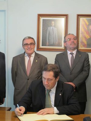 El conseller Pelegrí ha signat el llibre d'honor de Fira de Lleida.