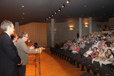 L’alcalde Ros ha reconegut l’aportació que el col·lectiu de la gent gran fa a la societat i a la ciutat.