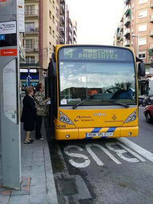 Els barris d’Escorxador i Templers també es veuen beneficiats amb aquest nou recorregut ja que d’anada passa pel carrer Acadèmia i de tornada per Llu….
