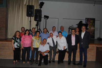 F. Larrosa amb l'actual junta de l'AV de Magraners, a la Festa del Soci.