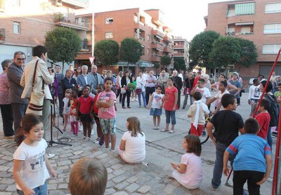 La urbanització del carrer Miquel Aragonès de la Bordeta ha consistit en construir les voreres i la calçada al mateix nivell, millorar-ne la seva acc….