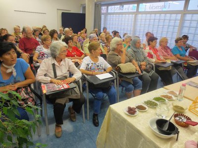 Ple en l’inici de l’Activa’t al Casal del Casal de la Dona.
