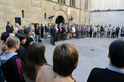 Nombrosos ciutadans i ciutadanes s'han sumat a la manifestació de rebuig de la violència masclista..