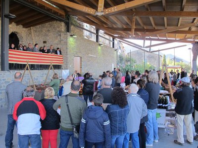 A la Fira del Mostillo i productes de tardor s’hi poden trobar diverses parades de productes artesanals i de proximitat.