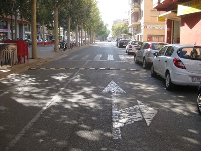 L’Ajuntament de Lleida ha instal·lat bandes reductores entre l’avinguda Dra. Castells i el carrer Bruc.