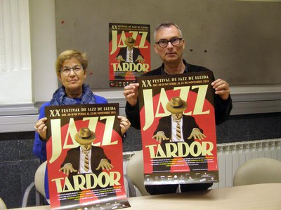 La tinenta d'alcalde Montse Parra i el director del Festival de Jazz de Lleida, Josep Ramon Jové, presenten el cartell i la programació d'aquest any..