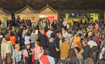 Èxit de d'assistència en la primera jornada de la 5a Festa del Vi de Lleida celebrada a la plaça de la Llotja.