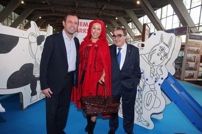 L'alcalde Ros ha acompanyat Rosell en la visita que ha fet dels estands de Municipàlia.