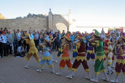 La Moixiganga de Lleida, de l'Esbart Dansaire Sícoris, als actes per celebrar el Dia de la Seu Vella.
