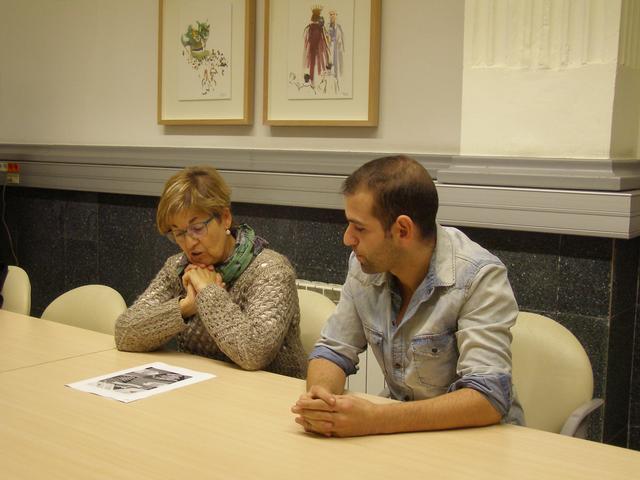 La regidora de Cultura, Montse Parra, i Xavi Blanco, de Dancescape!, en la roda de premsa.