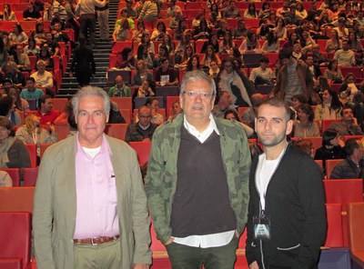 El regidor Larrosa, amb Jesús Costa, de la Fundació de la Llotja, i Xavi Blanco, un dels organtizadors de The Best On, a la Llotja.