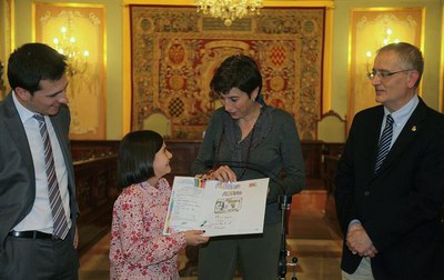 Júlia González, alumna de l'Escola Països Catalans, ha estat la guanyadora en la categoria individual de Lleida i, a més, el seu dibuix és un dels 10….