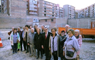el projecte engloba, a més, l’habilitació d’una zona d’aparcament amb 55 places gratuïtes que s’ubicarà en un solar d’aquest carrer.