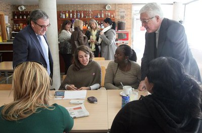 L'alcalde i el Bisbe han saludat els usuaris del Centre Cívic de Balàfia..