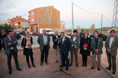 El paer en cap, Àngel Ros, ha presidit l'estrena del nou carrer.