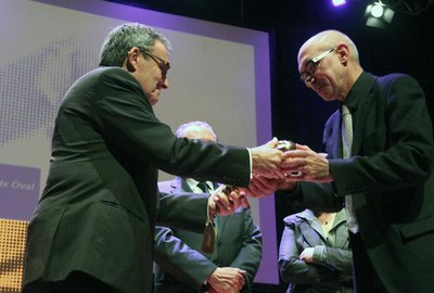 L'alcalde Àngel Ros ha lliurat la Libertinella al guanyador del 30 premi d'Assaig Josep Vallverdú, Pere Franch..