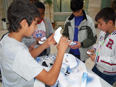 Els alumnes de l’INS Castell de Templers han participat activament en les diferents activitats de l'exposició sobre l’Antàrtida a la Biblioteca Públi….