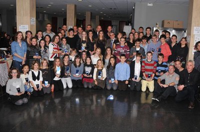 L'alcalde i els responsables del club, amb els guardonats a la Gala de la Natació.