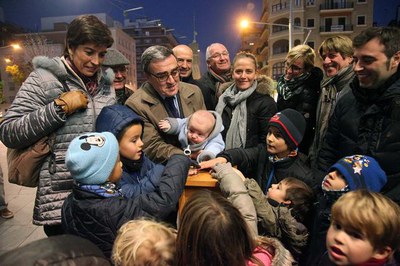 L’alcalde de Lleida, Àngel Ros, ha presidit la tradicional encesa de l’enllumenat de Nadal a la plaça Ricard Viñes.