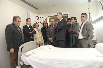 Ros, ha destacat que, a Catalunya, el sector de la sanitat privada i el seu gran nivell estan basats en l'excel·lència de la sanitat pública.