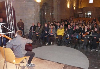 La col·locació del pessebre ha anat acompanyada d'una cantada de Nadales, a càrrec de la Coral de l'Estudi Montagut.