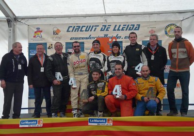Els guanyadors de la 14a edició de Les 4 Hores de Lleida, amb les autoritats locals.