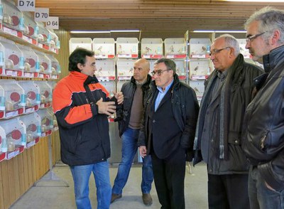 Visita al XLIV Concurs Ornitològic Gran Premi Ciutat de Lleida, amb més de 400 ocells, al pavelló poliesportiu municipal Juanjo Garra.