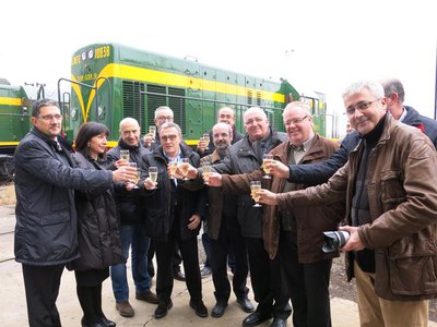Lleida ha acollit la presentació pública del nou model de la locomotora dièsel 10800, coneguda com "yeyé", ja que té tres de les cinc unitats d’aques….