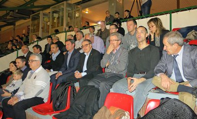 L'alcalde Ros, a la llotja de l'Onze de Setembre, en l'ICG Llista - Forte dei Marmi (4-5) de la Copa Cers.