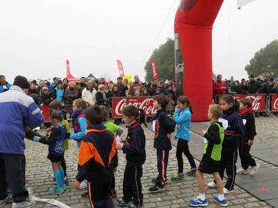 La Pujada a la Seu Vella també inclou curses escolars perquè els més petits també gaudeixin de l'atletisme.