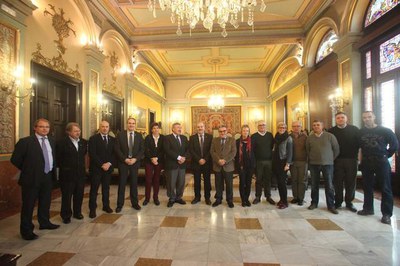 El paer en cap, Àngel Ros, ha volgut agrair als sindicats i a la Cambra de Comerç que s'hagin volgut sumar a aquest pacte per l'ocupació que, a parti….