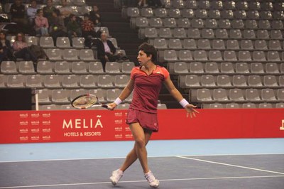 La tennista Carla Suàrez, en un moment del partit amb Laura Pous..