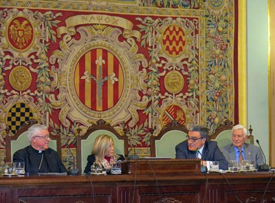 Àngel Ros, amb Joana Ortega, el bisbe Piris i Àngel León, presidint l'acte a la Paeria.