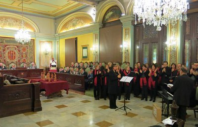L'acte del pregó del Nadal ha comptat amb el concert de la Coral Sícoris al Saló de Sessions de la Paeria.