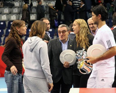 L'alcalde, conversant amb Verdasco, Pous i Medina, al final del Màster Nacional de Tennis, al Barris Nord.