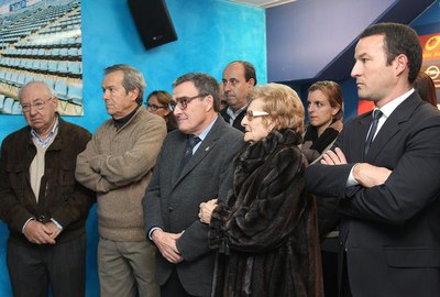 L'emotiu homenatge a C.Moncayo, aquest matí, a la sala de premsa del Camp d'Esports..