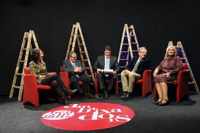 Imatge d'un dels moments  de la gravació del programa especial de televisió amb els ambaixadors. El plató ha estat dissenyat per alumnes de l'Escola ….
