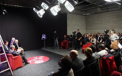 La recepció als ambaixadors ha comptat aquest any, com a novetat, amb la filmació d'un programa de televisió al Magical on els protagonistes han esta….