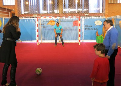 L’alcalde de Lleida, l'esportista olímpic Saúl Craviotto i la cantant Lorena han participat en el Gol Solidari.