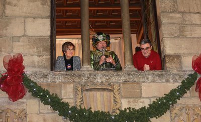 El Camarlenc ha saludat els infants que han anat a la Paeria per lliurar-li la carta per a Ses Majestats els Reis.