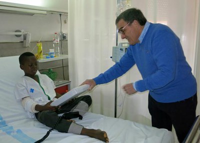 Els regals de la Paeria s’han repartit una cinquantena de regals als petits ingressats a la planta de pediatria i també als que es troben a les incub….