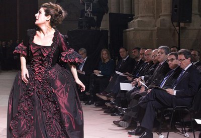 L'acte inaugural del Tricentenari ha girat entorn d'un espectacle multidisciplinar, amb música, cançons, teatre i poesia.