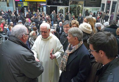 En el marc d'aquesta celebració, també s’ha fet la tradicional venda de pans, tortells i ciris beneïts a càrrec dels membres de la Congregació.