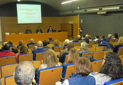 La conferència sobre el tractament anticoagulant oral antivitamina-K s'ha fet a la sala Jaume Magre.
