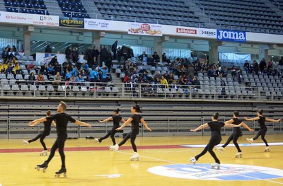 Durant el matí s’han fet al Barris Nord els entrenaments oficials del XV Campionat de Catalunya de Grups Xous de Patinatge Artístic. A la tarda s’obr….