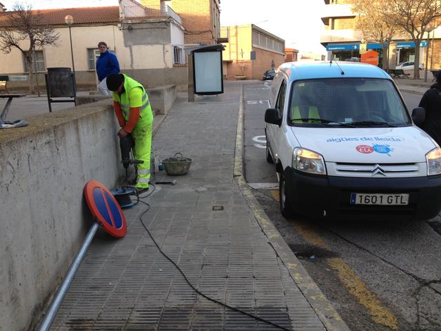 També s'han fet reposicions de senyalització a la plaça Joan XXII