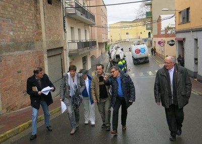 L'alcalde Ros ha visitat aquest dissabte els treballs de neteja de “Fem dissabte al teu barri” a Magraners.