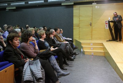 La jornada “Dones en mons d'homes. Parlem de la igualtat de gènere a la feina” s'ha organitzat per celebrar el 8 de març, Dia Internacional de les Do….