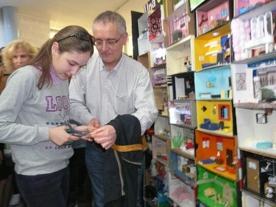 El regidor Jesús Castillo, en la presentació d'“Una casa per a tothom, un món més just”, un projecte comunitari de l'IES Guindàvols.