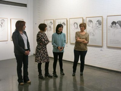 Montse Parra en la inauguració de l'exposició "Las soñantes", a l'Espai Cavallers.